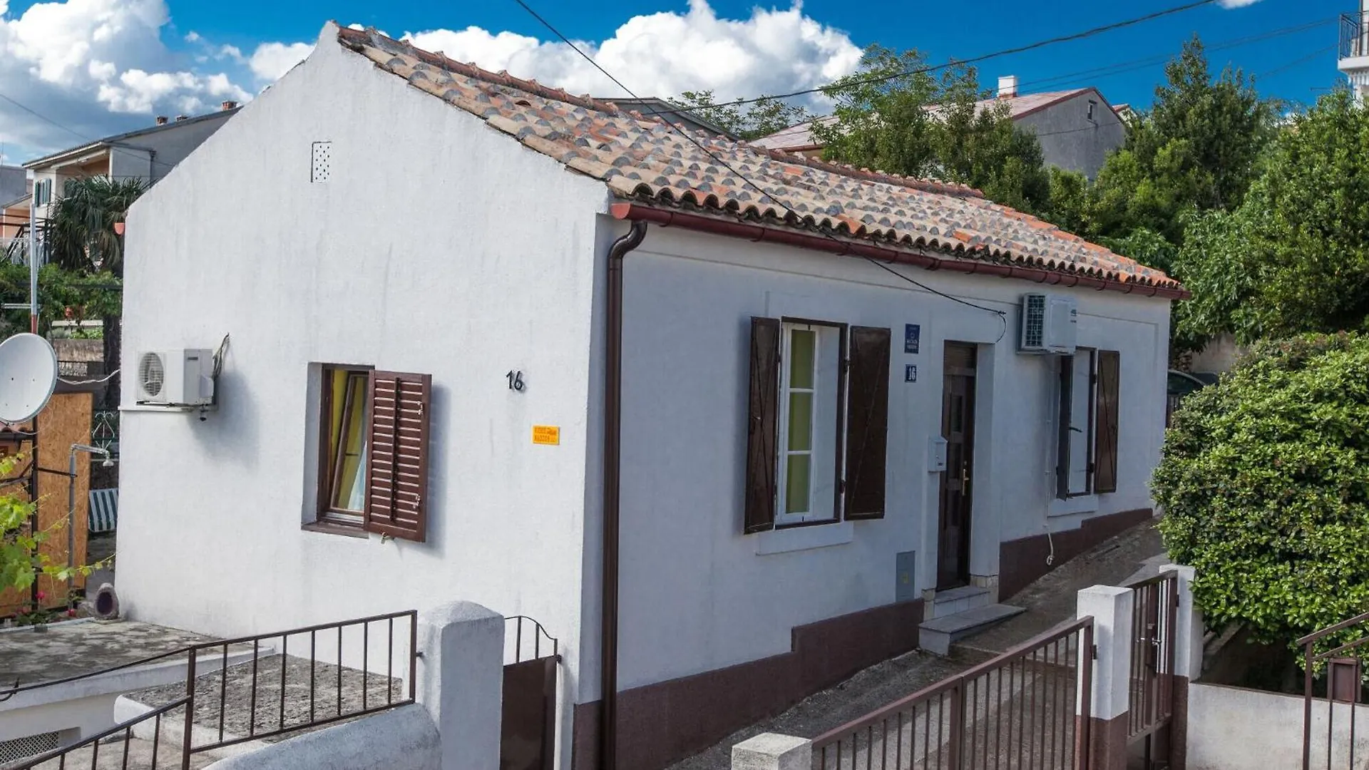 Nice Holiday House With Covered Terrace And Garden Crikvenica